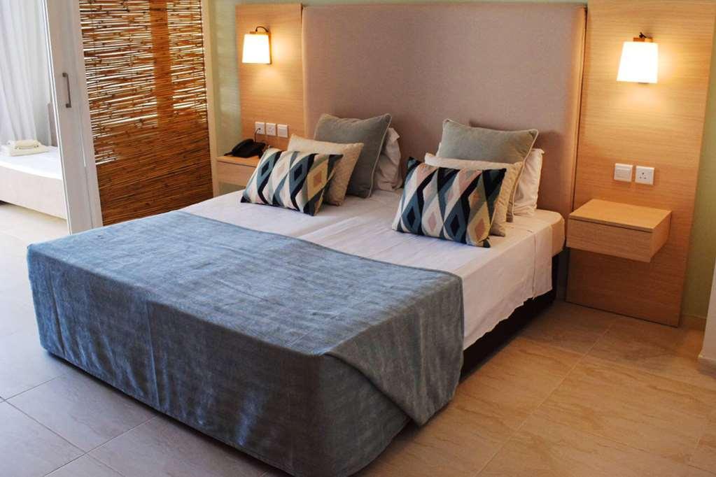 Ramada Hotel & Suites By Wyndham Αγία Νάπα Δωμάτιο φωτογραφία
