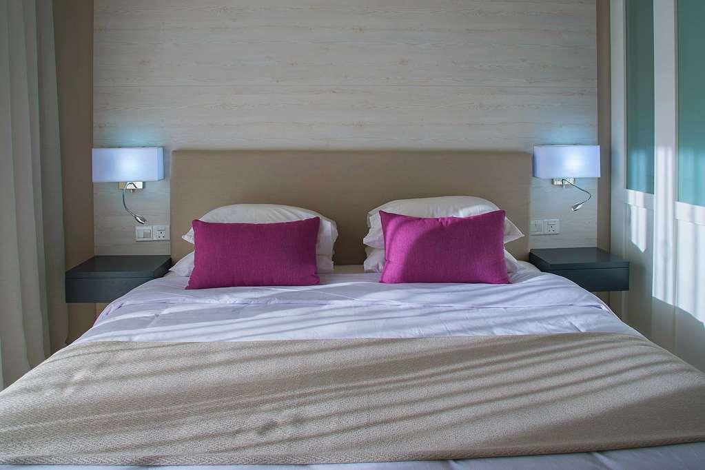 Ramada Hotel & Suites By Wyndham Αγία Νάπα Δωμάτιο φωτογραφία