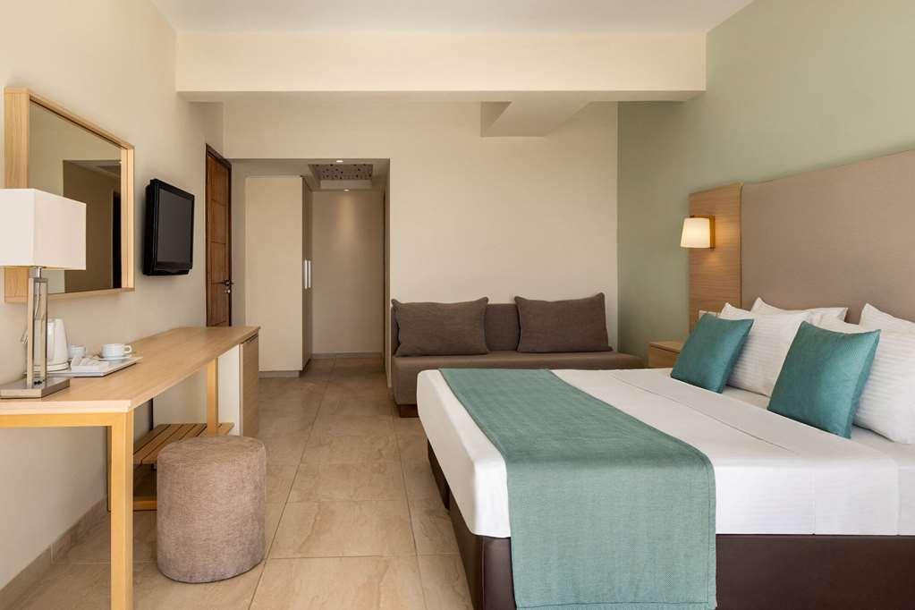 Ramada Hotel & Suites By Wyndham Αγία Νάπα Δωμάτιο φωτογραφία