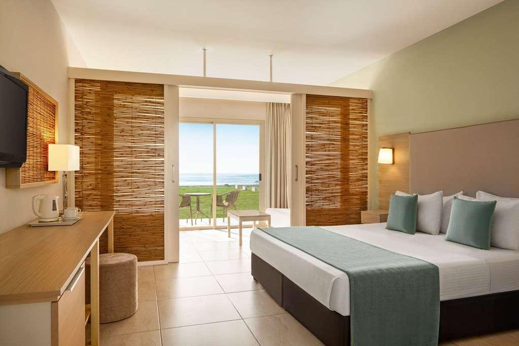 Ramada Hotel & Suites By Wyndham Αγία Νάπα Δωμάτιο φωτογραφία