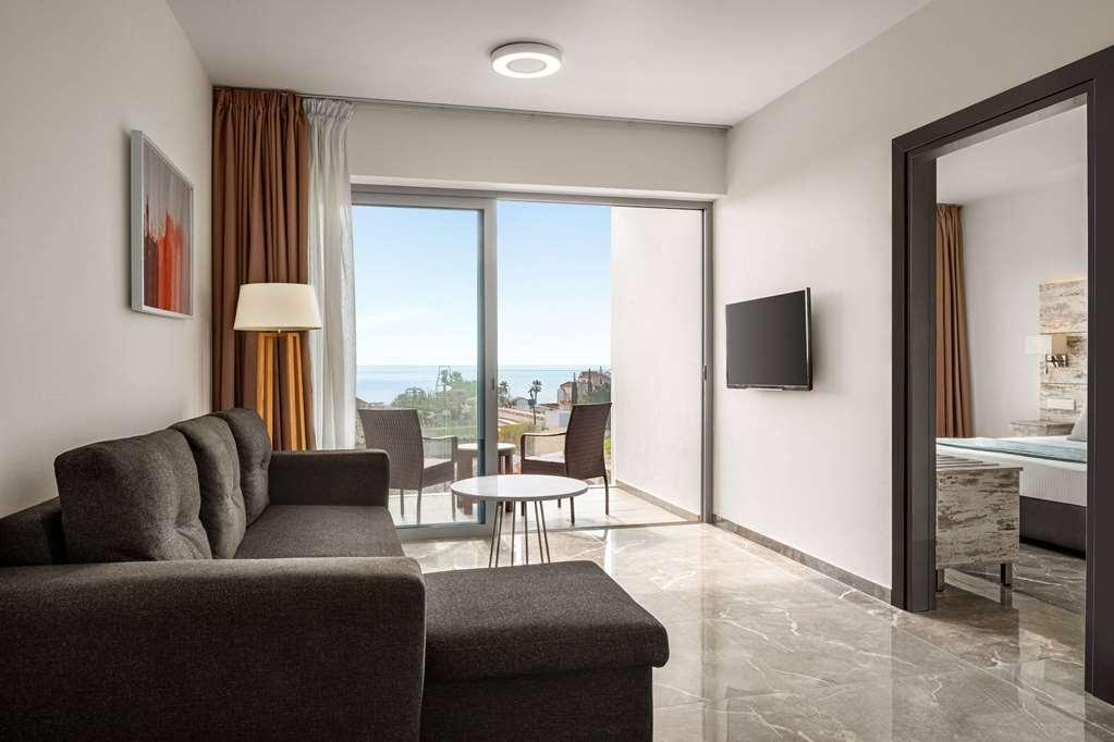 Ramada Hotel & Suites By Wyndham Αγία Νάπα Δωμάτιο φωτογραφία